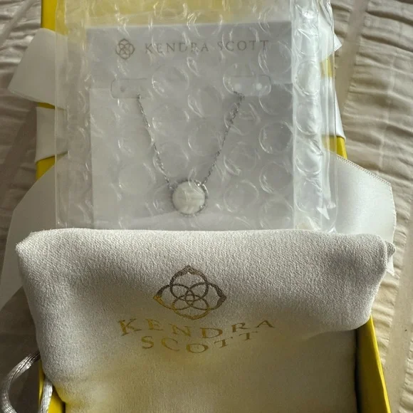 Kendra Scott Silver Volleyball Mother of Pear Necklace. NWT - Picture 3 of 4